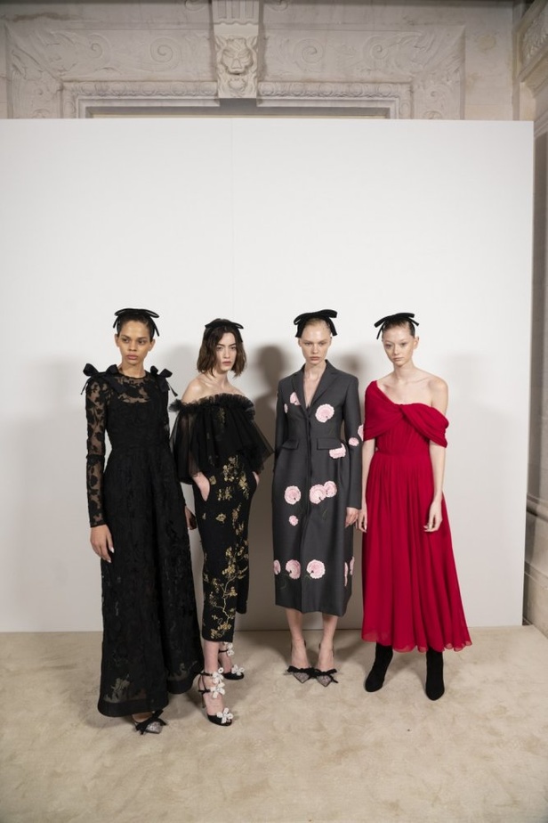 عرض ازياء جيامباتيستا فالي خلال اسبوع الموضة في باريس