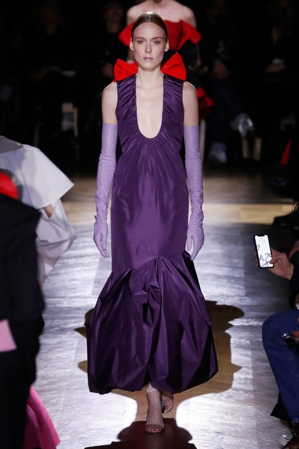 عرض مجموعة  دار Maison Valentino للأزياء الراقية ربيع وصيف 2020