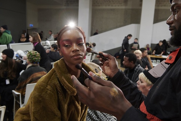 عرض مجموعة  دار Maison Valentino للأزياء الراقية ربيع وصيف 2020