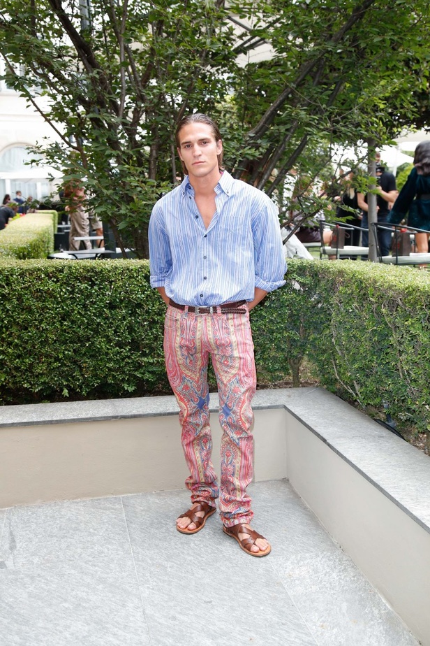 صور عرض ازياء مجموعة ETRO كروز 2021 في ميلانو 