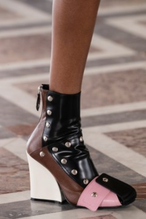 عرض أزياء Louis Vuitton لخريف وشتاء 2021-2022