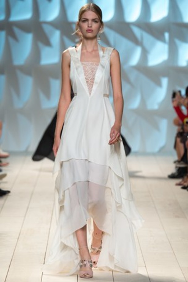 الأنوثة والرقي يتناغمان في مجموعة  Nina Ricci