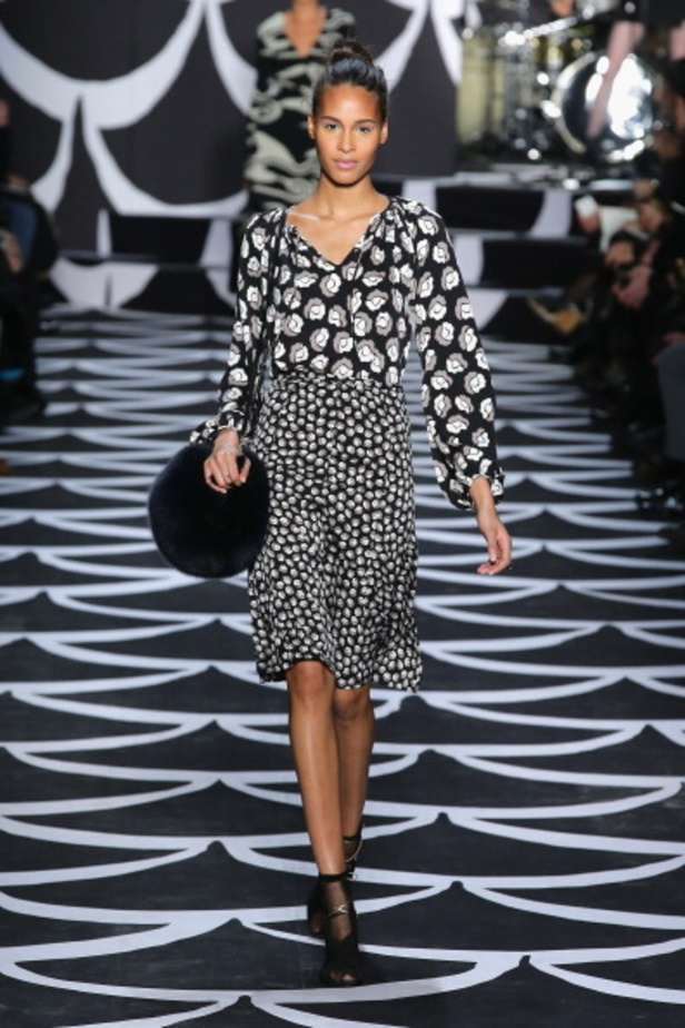 DVF: تصاميم ذهبية بأجمل النقشات