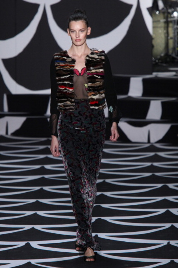 DVF: تصاميم ذهبية بأجمل النقشات