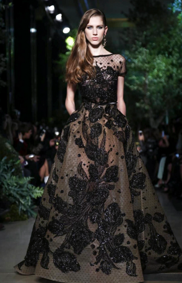 Elie Saab يمنح سندريلا سحر شهرزاد