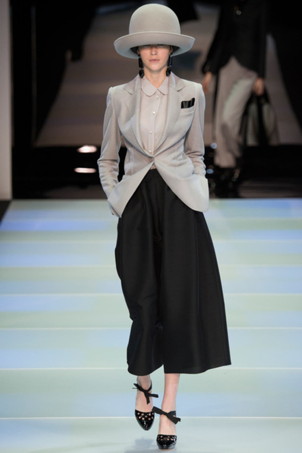 Emporio Armani يجمع تاريخ الموضة في عرض واحد