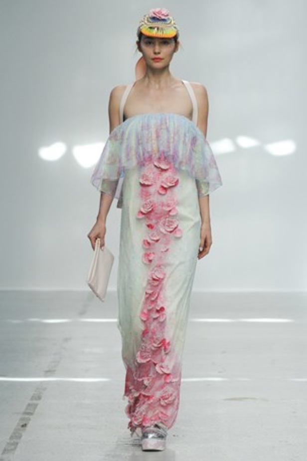 ورود ونقوش ملكية تحاكي مجموعة MANISH ARORA