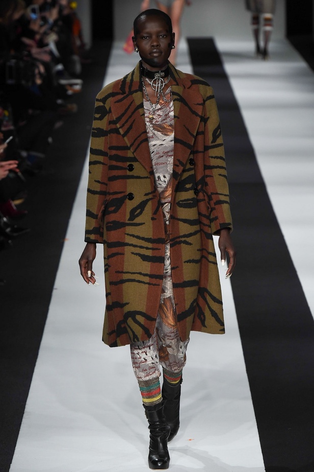 Vivienne Westwood Red Label....عرض مبهر ومفارق