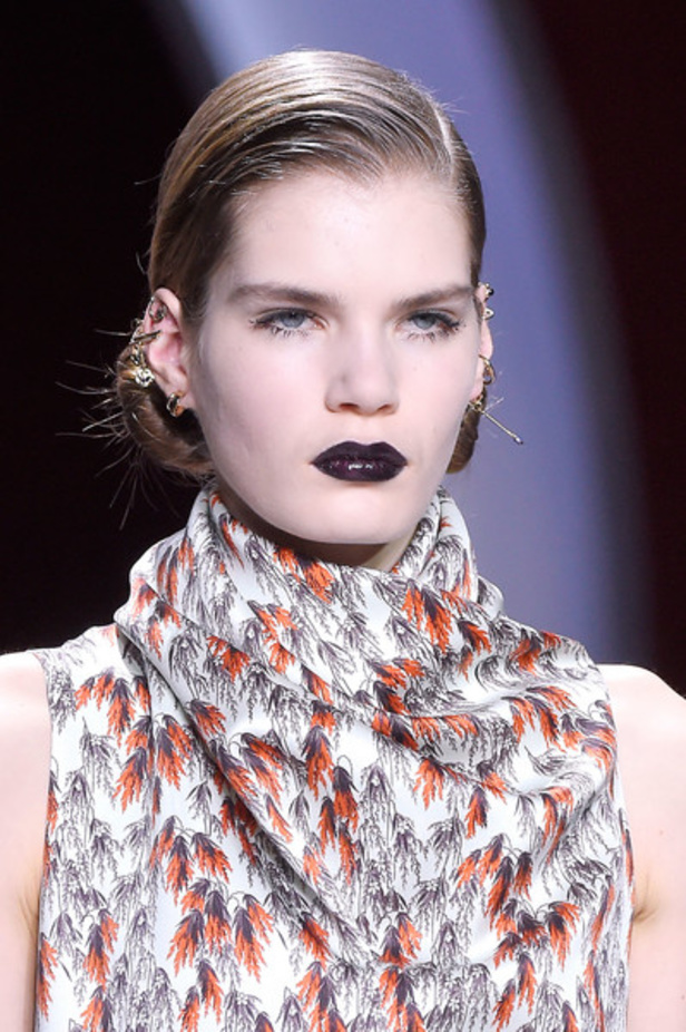 الأقمشة المطبّعة تبرز هوية ديور للأزياء الراقية 