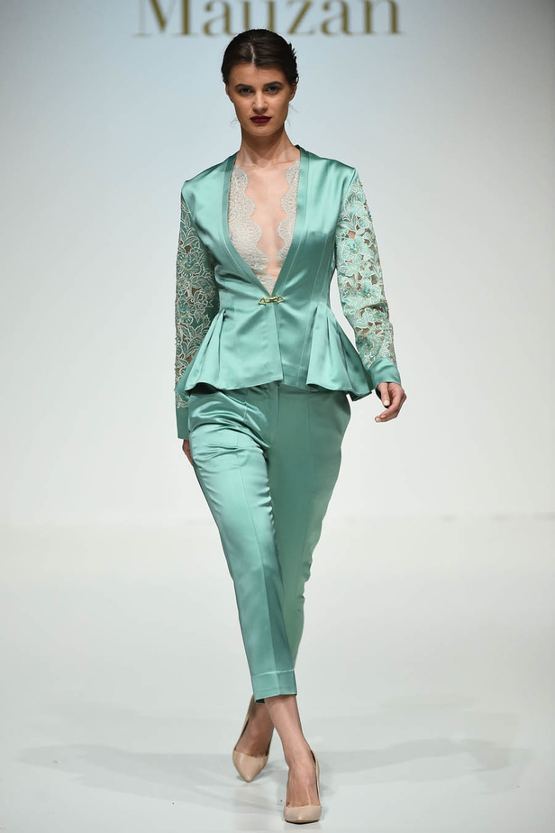 مجموعة Mauzan لسيدّة غامضة