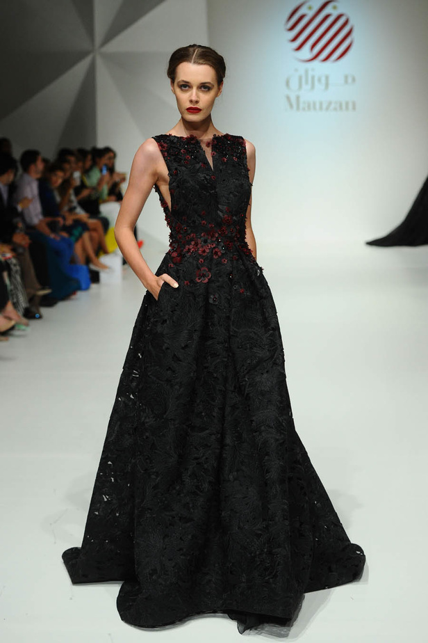 مجموعة Mauzan لسيدّة غامضة