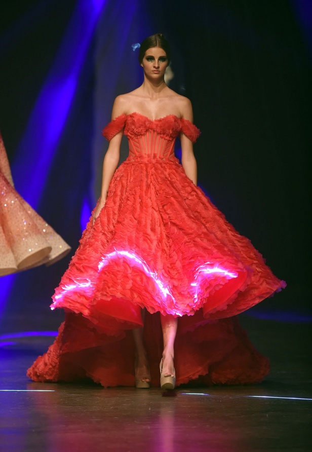 عرض ازياء Michael Cinco لربيع و صيف 2016