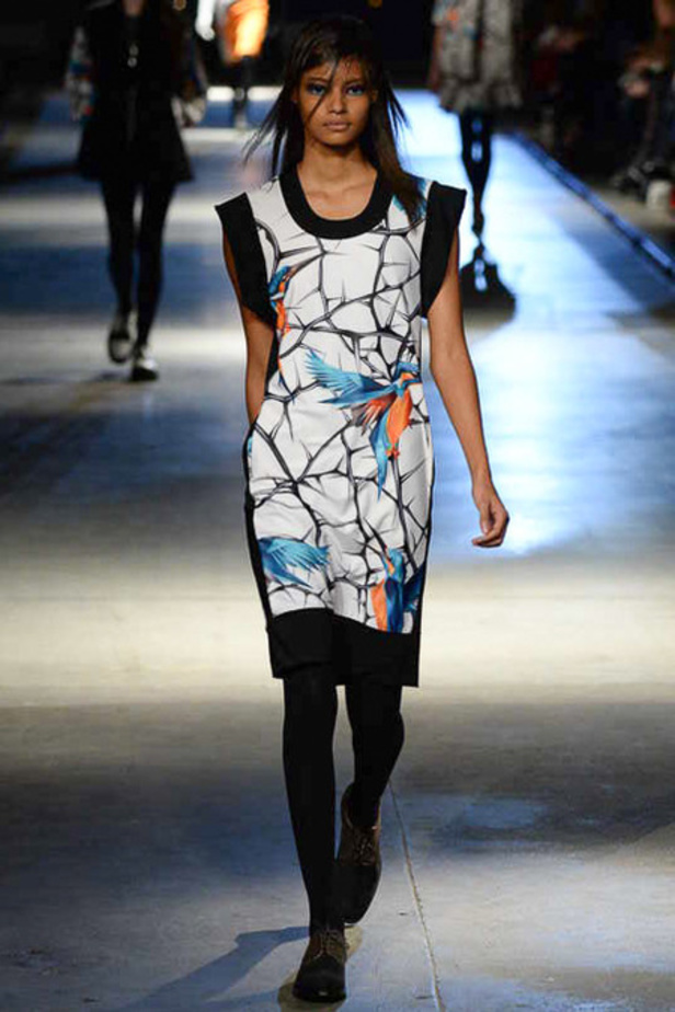 أزياء Giles... تفاصيل صغيرة تصنع الدهشة