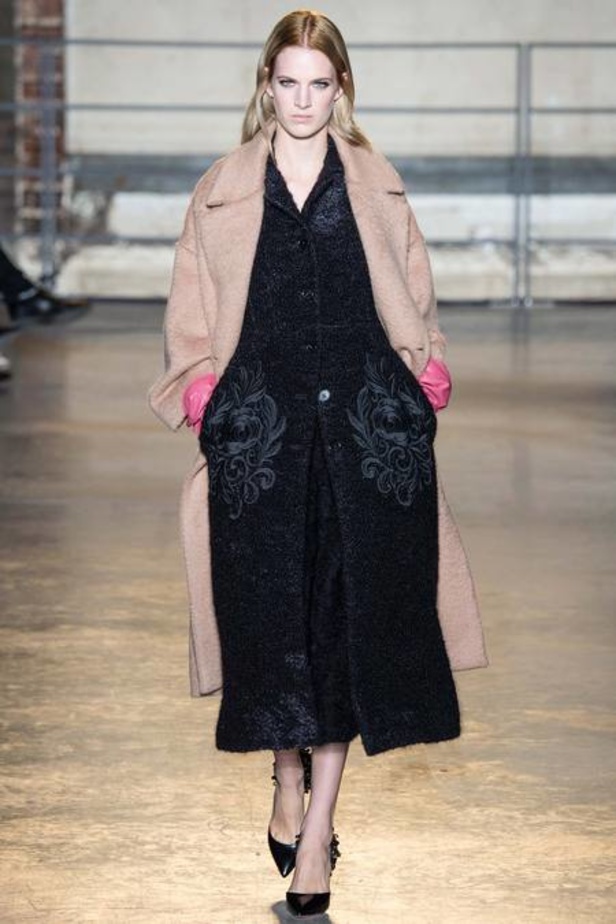 Rochas... أناقة مثيرة ينقصها الجمال