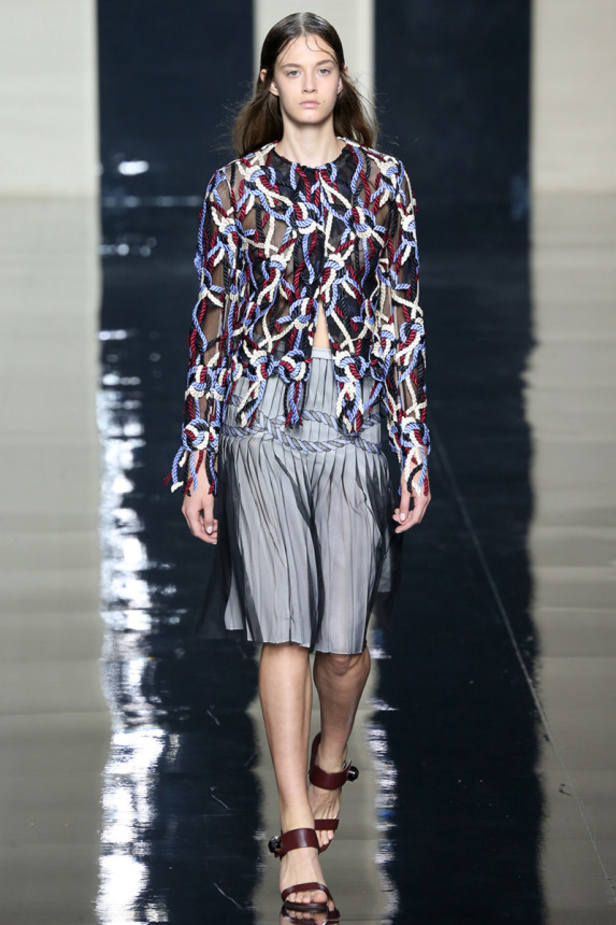 "كريستوفر كان" يبتعد عن الألوان القوية والنيون