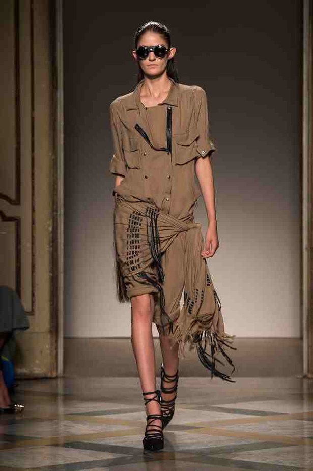 السفر تحت سحابة ربيع NICHOLAS K