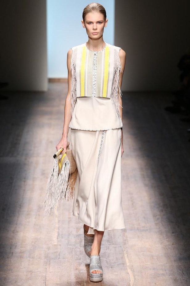 أناقة الربيع كلاسيكية مع SALVATORE FERRAGAMO