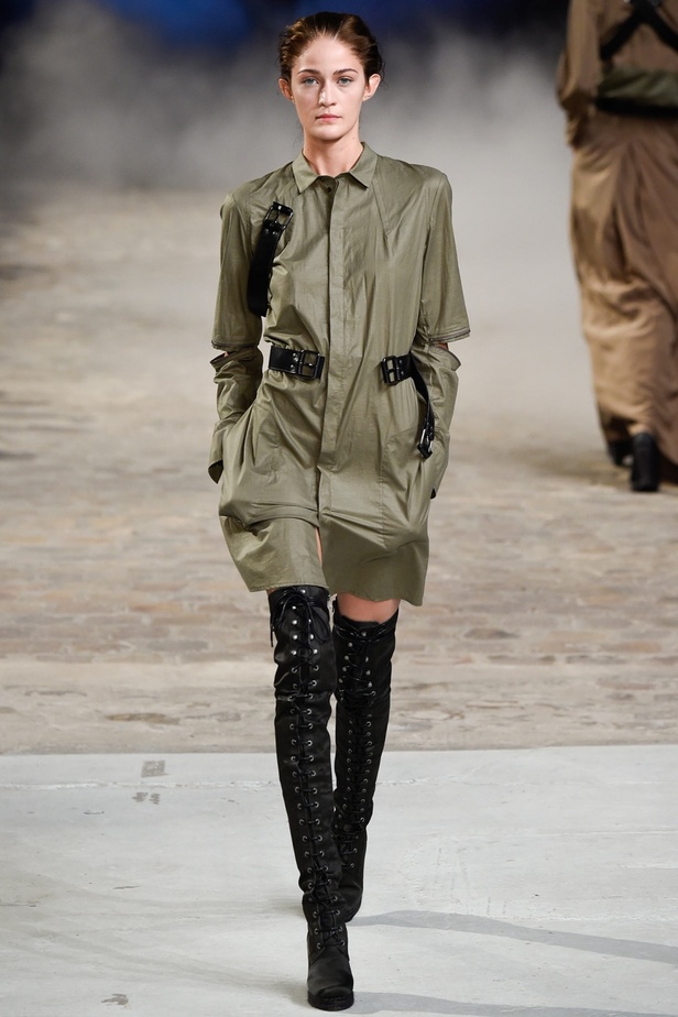 غيوم سوداء تتلبد في ربيع A.F. Vandevorst