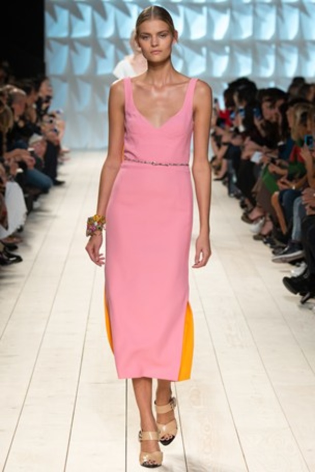 الأنوثة والرقي يتناغمان في مجموعة  Nina Ricci