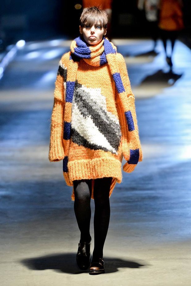 أزياء Giles... تفاصيل صغيرة تصنع الدهشة