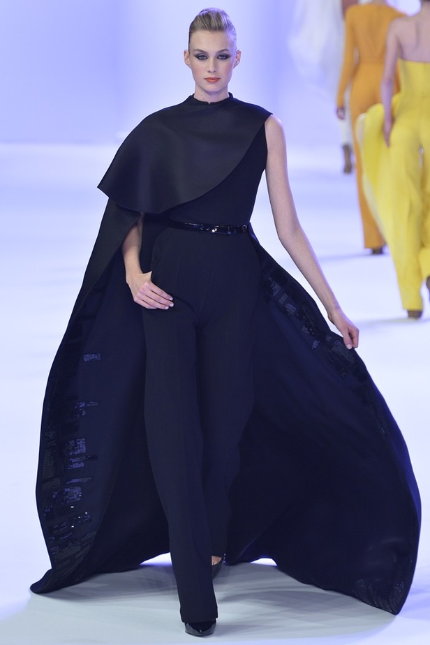 Stéphane Rolland أناقة الاصفر ورقيّ الابيض