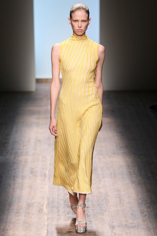 أناقة الربيع كلاسيكية مع SALVATORE FERRAGAMO