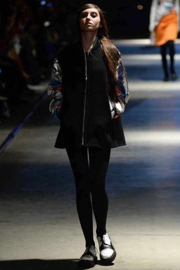 أزياء Giles... تفاصيل صغيرة تصنع الدهشة