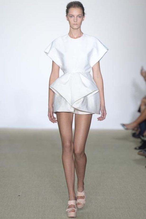 ربيع كيروز: بساطة كلاسيكية ملفتة..