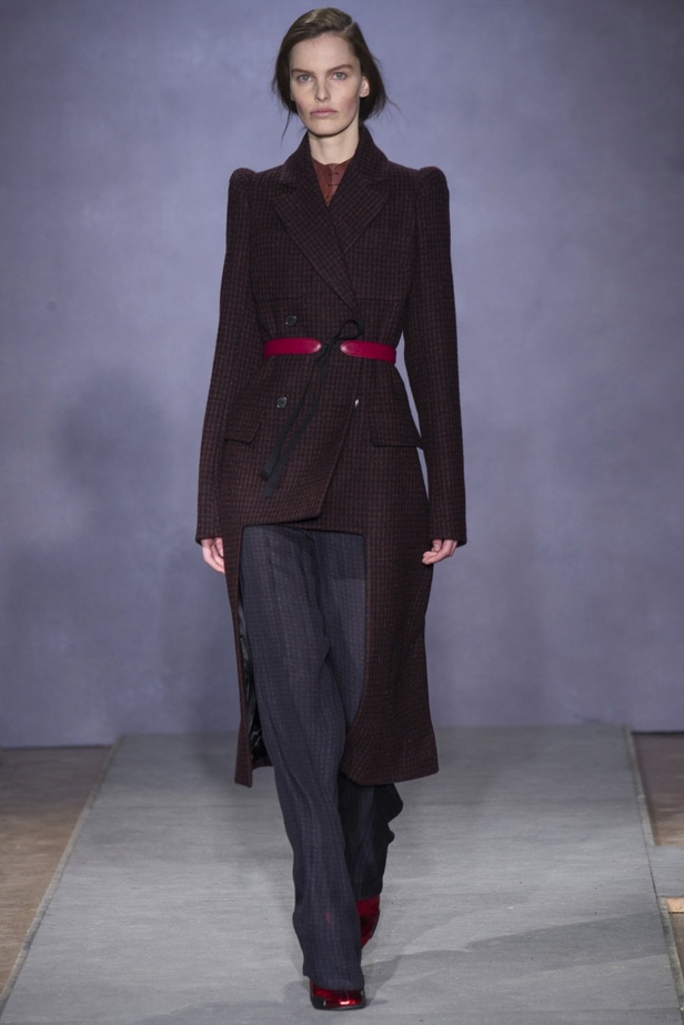 أناقة انكليزية من دار Martin Margiela الفرنسية