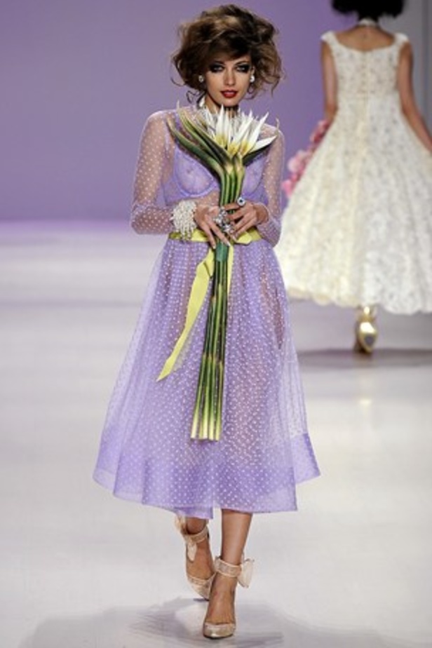 تصاميم بيتسي جونسون لا تخلو من الجنون والمرح