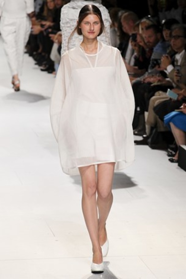 لمسات عصرية ومضلّعة في عرض  ISSEY MIYAKE