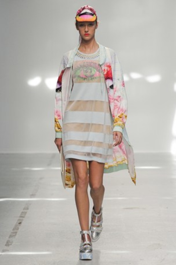 ورود ونقوش ملكية تحاكي مجموعة MANISH ARORA