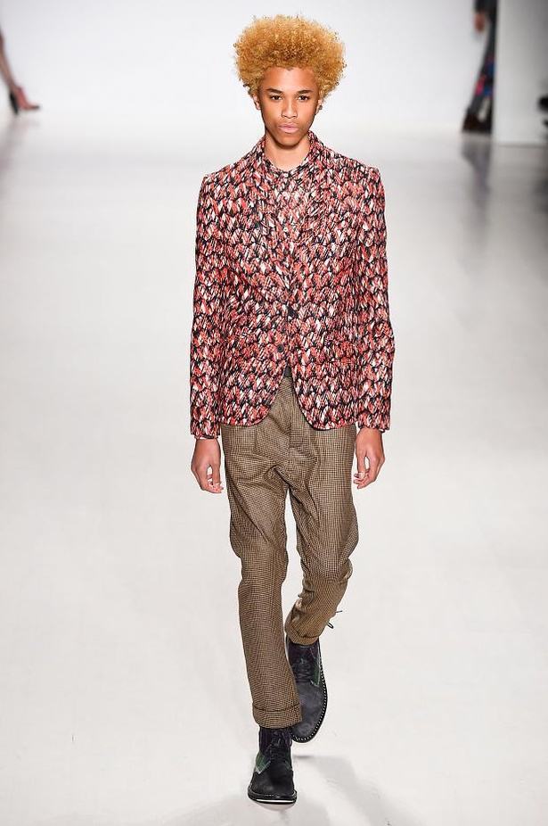 الكاروهات والأقمشة المطبّعة في عرض  Custo Barcelona