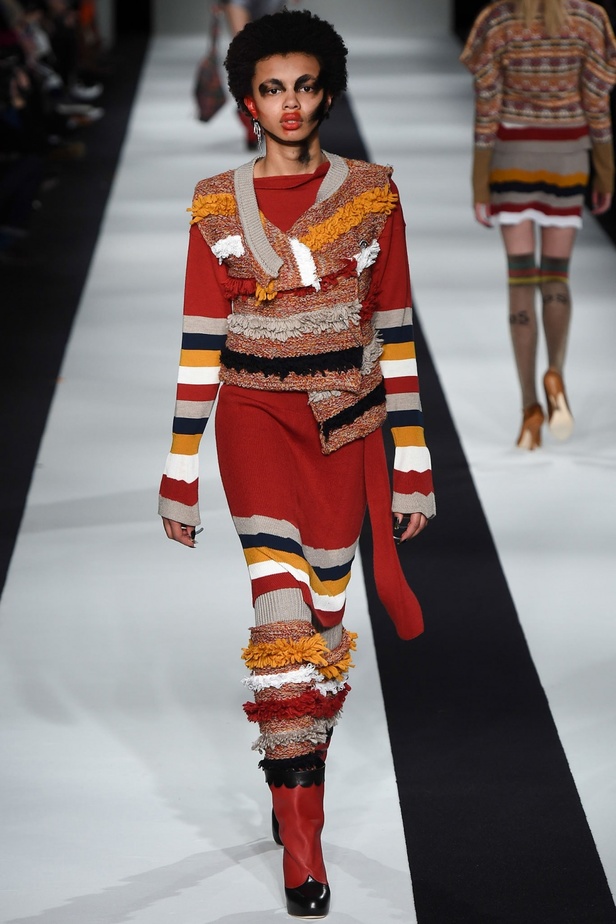 Vivienne Westwood Red Label....عرض مبهر ومفارق