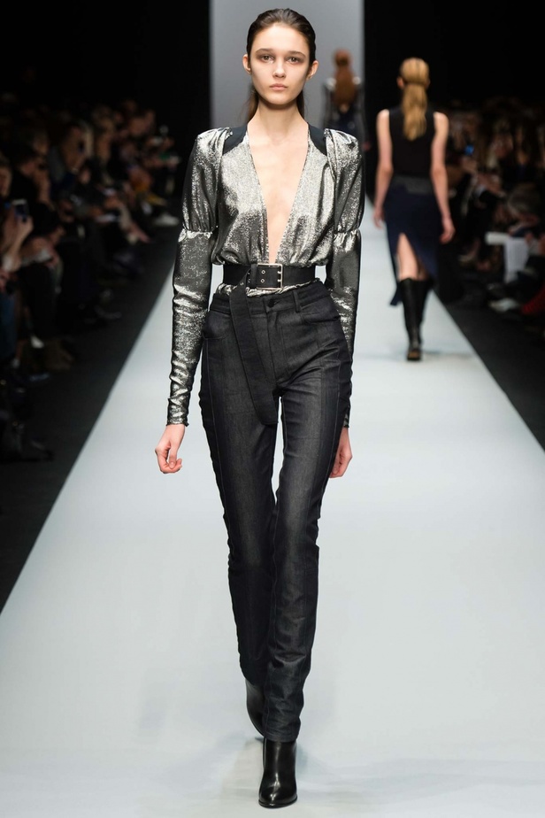 تصاميم بروح حسيّة ومتمرّدة في مجموعة Guy Laroche