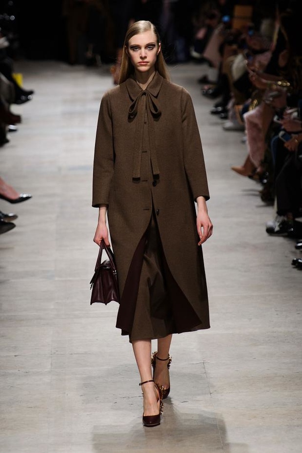 تصاميم دافئة وباريسية في عرض  Rochas