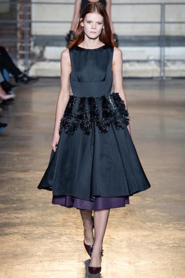 Rochas... أناقة مثيرة ينقصها الجمال