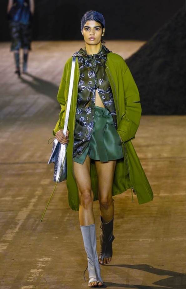 تصاميم تغرد بالحرية في مجموعة Phillip Lim