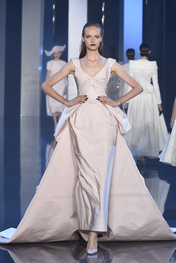 Ralph & Russo مجموعة تحبس الأنفاس!