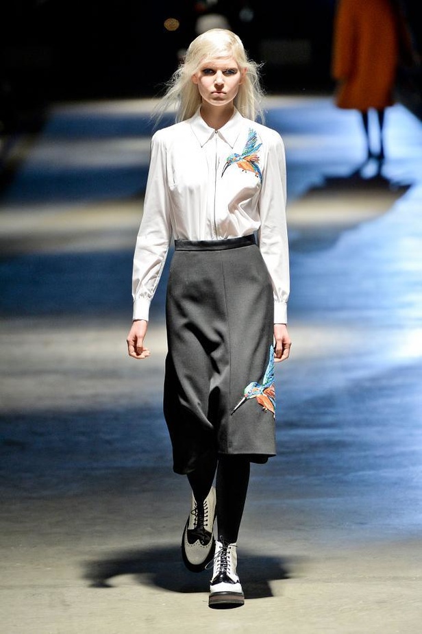 أزياء Giles... تفاصيل صغيرة تصنع الدهشة