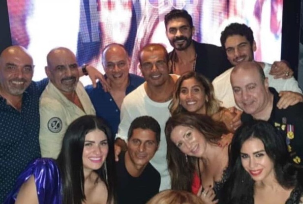 Roland Mouret: تصاميم جذابة لسهراتك الطويلة..