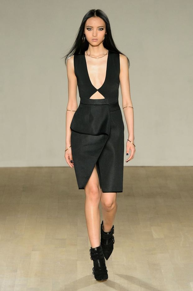 مجموعة Issa تتناغم بين الشراريب والأشكال الهندسية