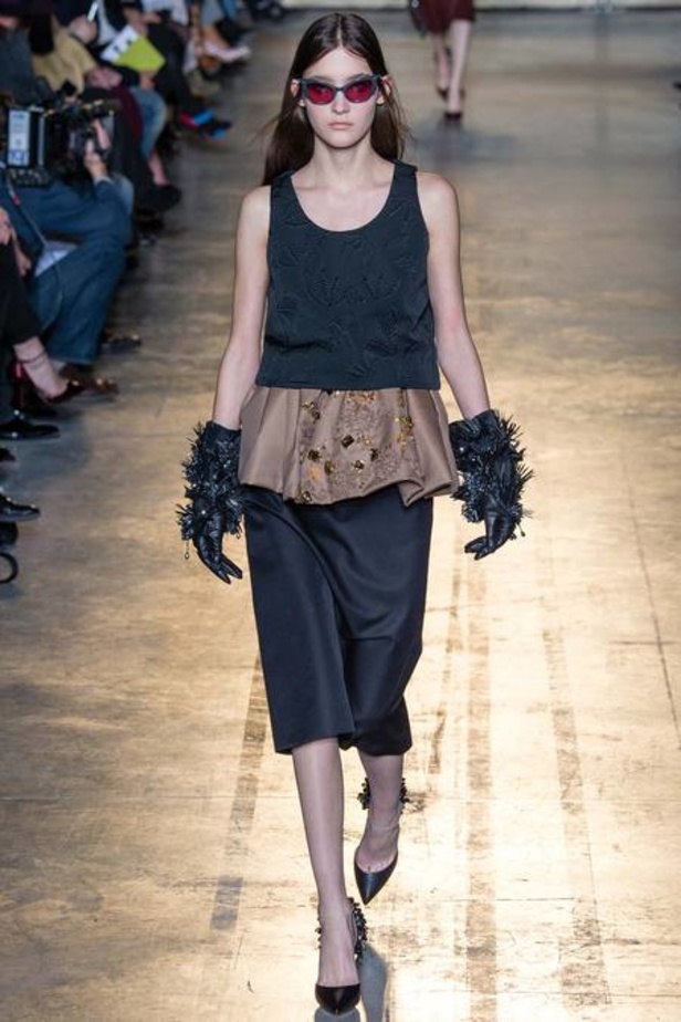 Rochas... أناقة مثيرة ينقصها الجمال