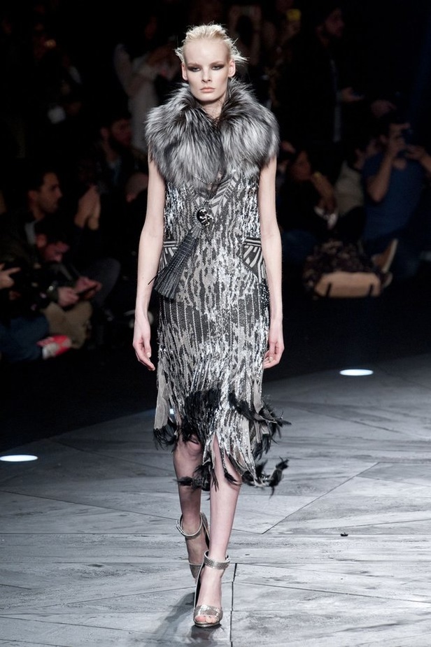 Roberto Cavalli... أناقة بسحر الغابات الاستوائية