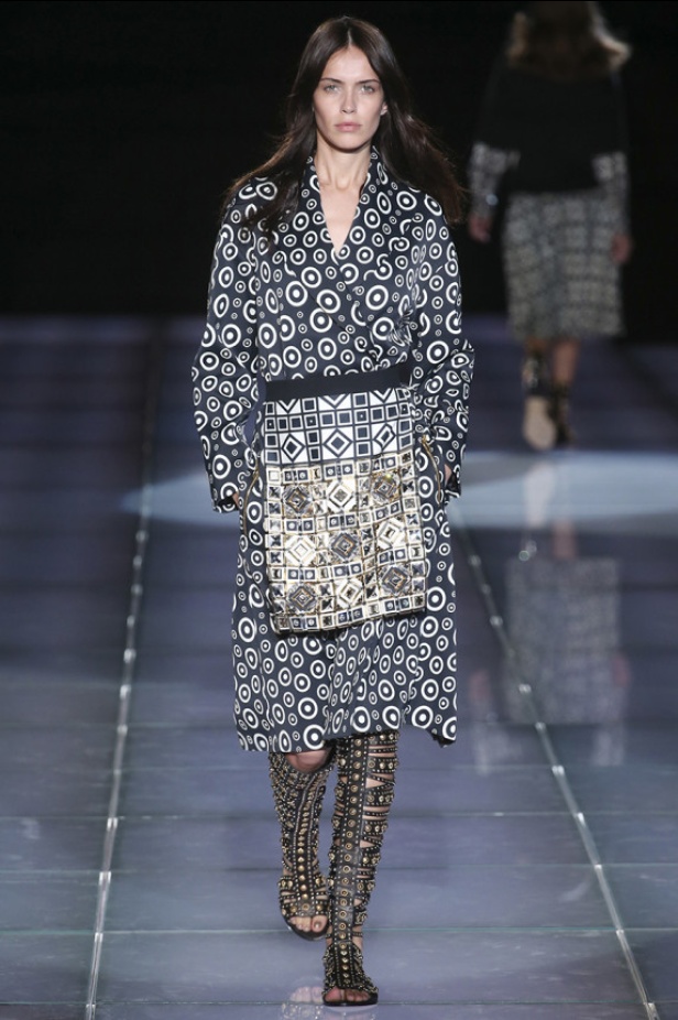 تخريمات دائرية ونقوش متداخلة في مجموعة FAUSTO PUGLISI