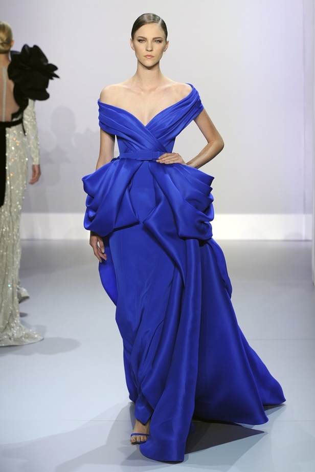 Ralph & Russo مجموعة حالمة تعيدنا الى العصر الذهبي