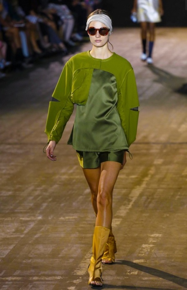 تصاميم تغرد بالحرية في مجموعة Phillip Lim