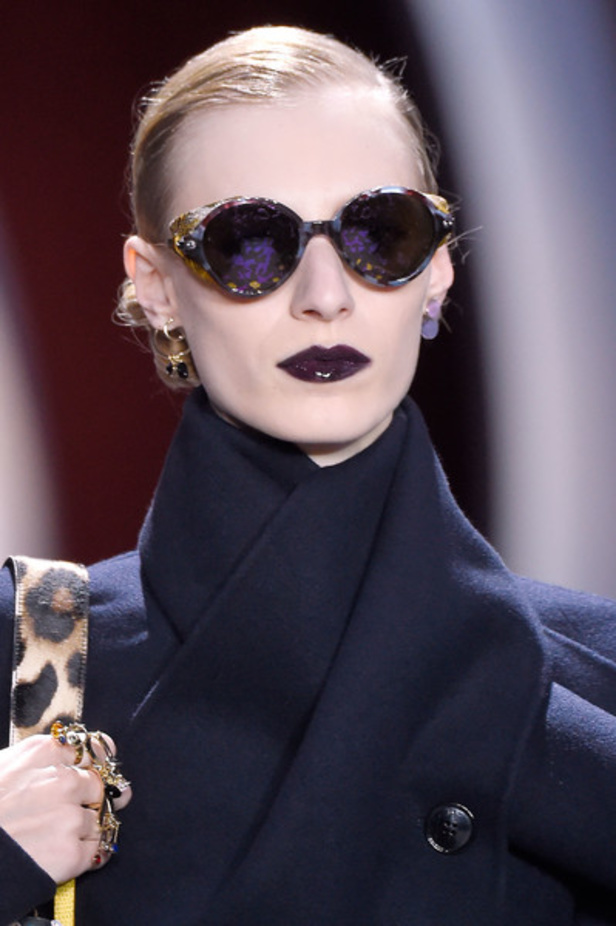 الأقمشة المطبّعة تبرز هوية ديور للأزياء الراقية 