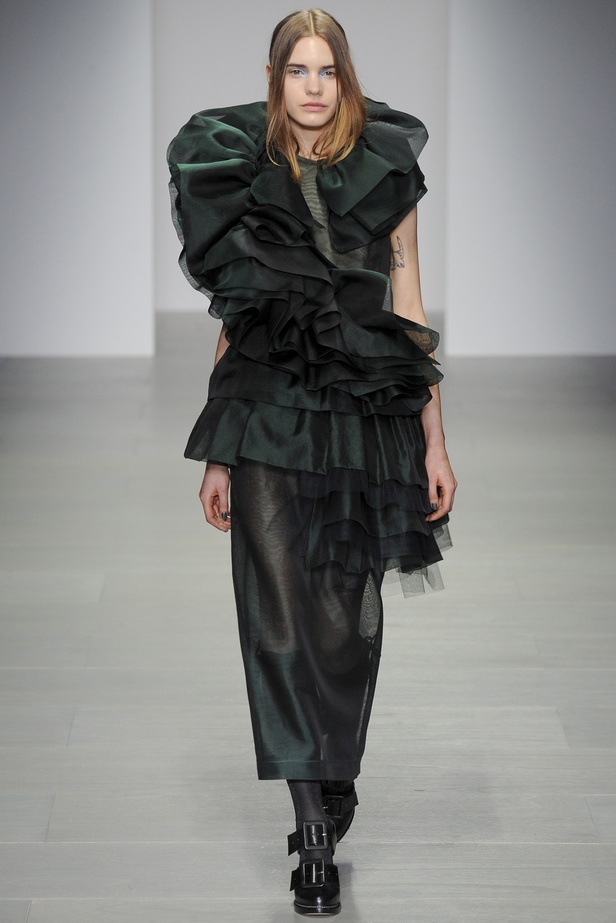 John Rocha رومانسية داكنة