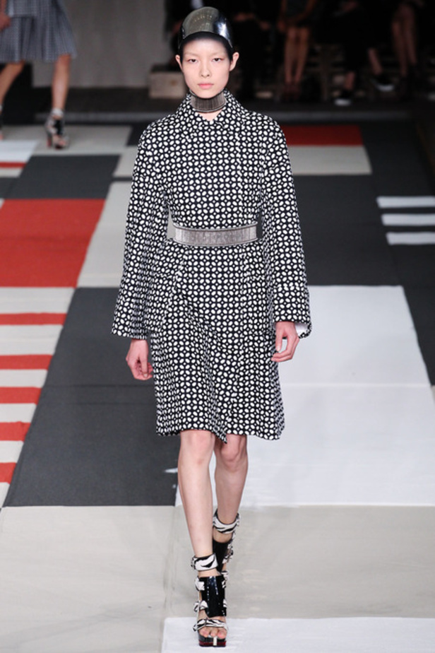 Alexander McQueen خطوط مستوحاة من الطراز الروماني